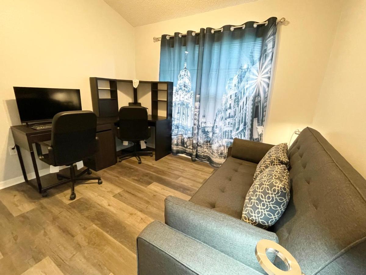Holiday home Fully Renovated, Quiet, Spacious Themed Pool With Office *